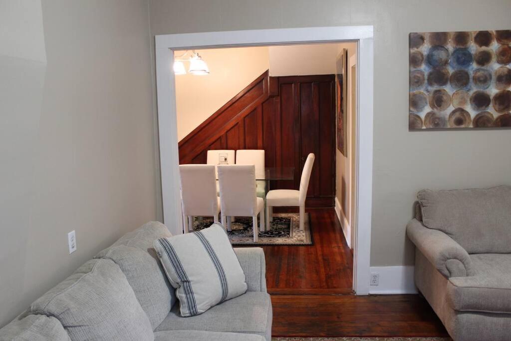 The Purple Door Apt In The Heart Of Radford City Exterior photo